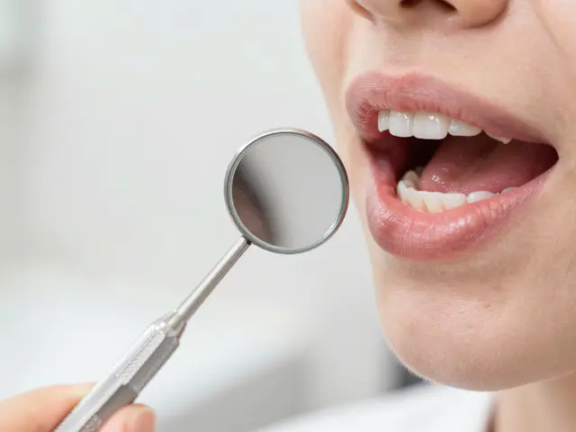 Jak dentální zrcátko zlepšuje vaši ústní hygienu a odhaluje skryté problémy